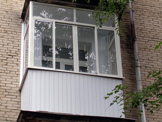 Сколько стоит застеклить балкон в хрущевке - низкие цены Наро-Фоминск