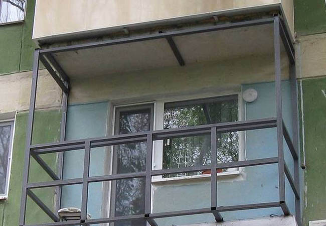 Альтернативное остекление балкона оргстеклом вместо стекла Наро-Фоминск