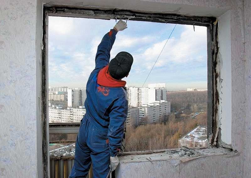 Демонтаж старого остекления балкона Наро-Фоминск