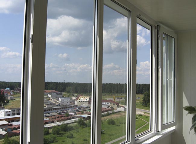 Сколько стоит застеклить балкон пластиком: цена Наро-Фоминск